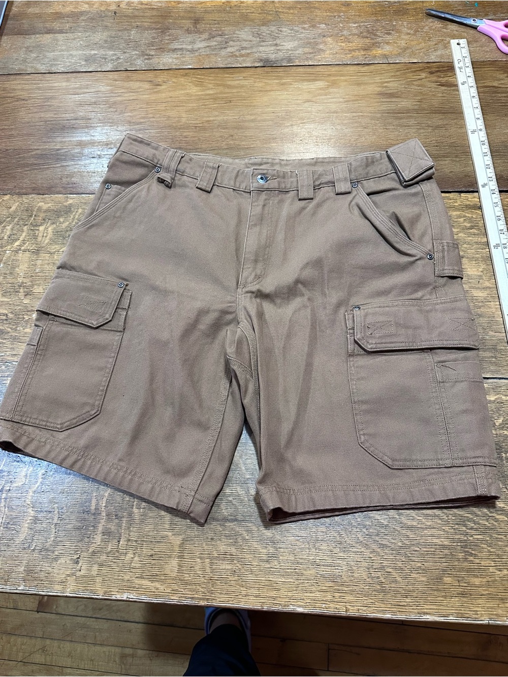 Duluth Trading Co Brown Work Cargo Shorts sz 40
